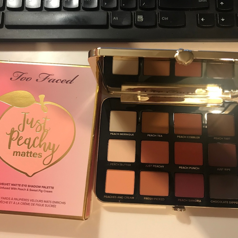 Too Faced Peachy Velvet Matte Eyeshadow Palette